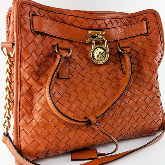 Michael Kors Handbags - *HOST PICK* Michael Kors Leather Purse